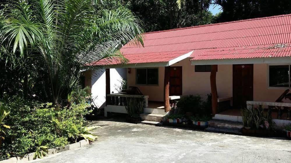 Subtawee Resort Сураттхани Экстерьер фото